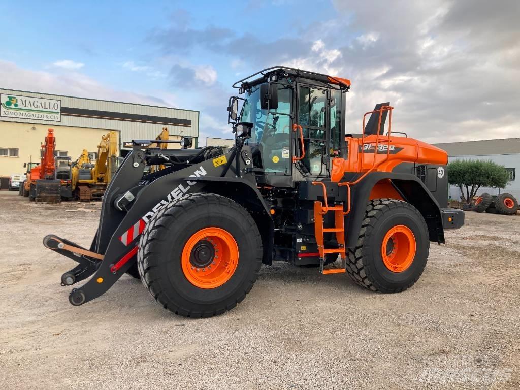 Develon DL 320-7 Pale gommate