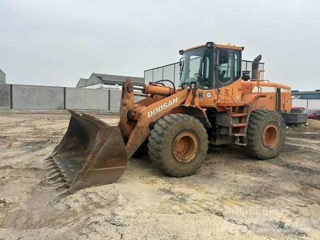 Doosan DL 300 Pale gommate