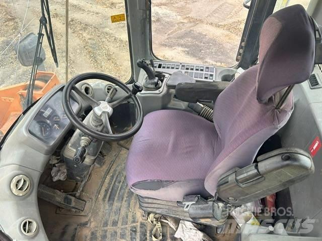 Doosan DL 300 Pale gommate