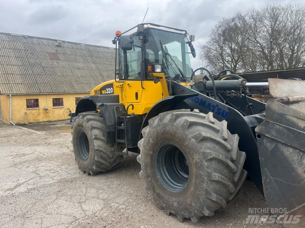 Komatsu WA 320-5 Pale gommate