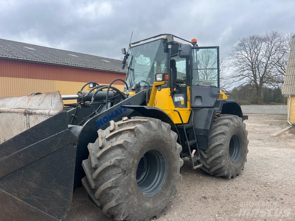 Komatsu WA 320-5 Pale gommate