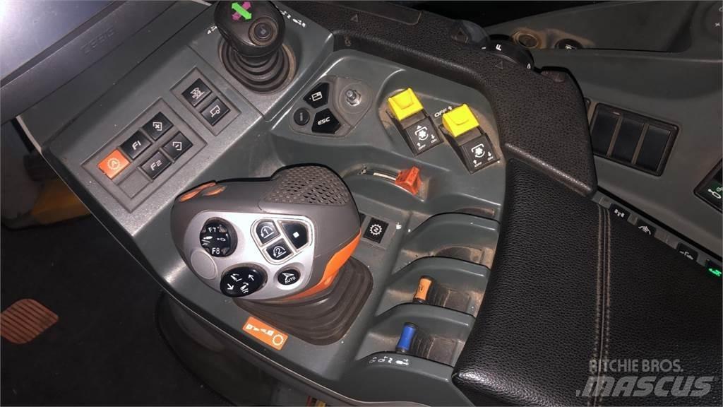 CLAAS AXION 810 Trattori