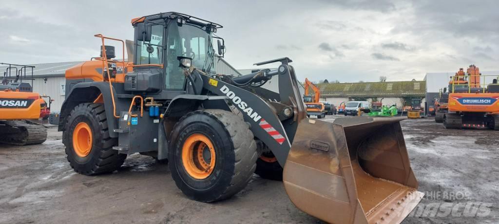 Doosan DL420-7 Pale gommate
