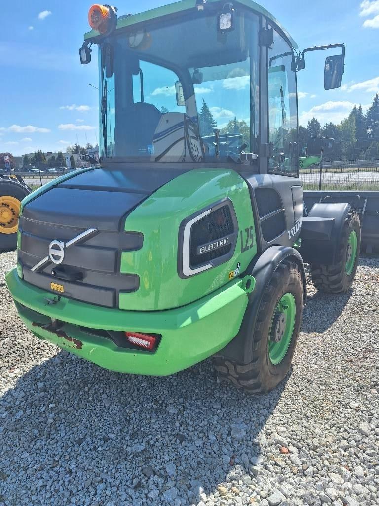 Volvo JL25H ELECTRIC Pale gommate