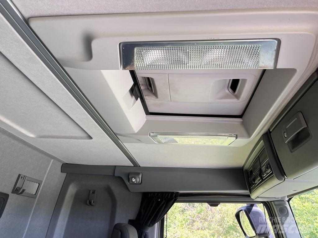 Renault Kerax 6x4 Gru da carico