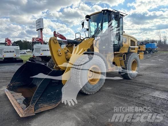 CAT 926M Pale gommate