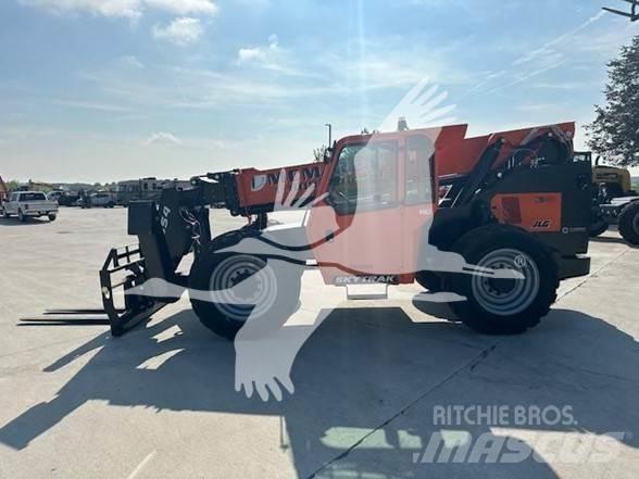 SkyTrak 10054 Sollevatori telescopici