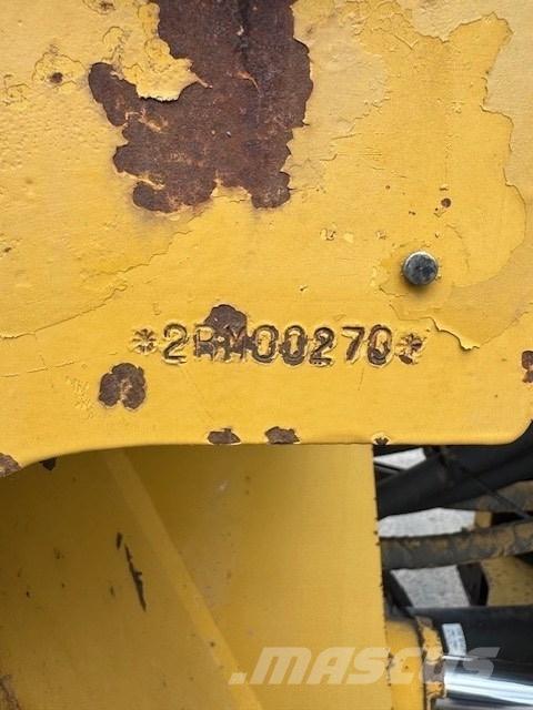 CAT 938 F Pale gommate