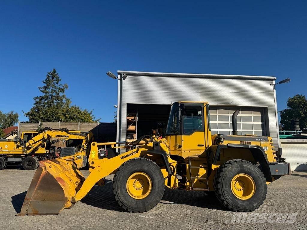 Komatsu WA 320-3H Pale gommate