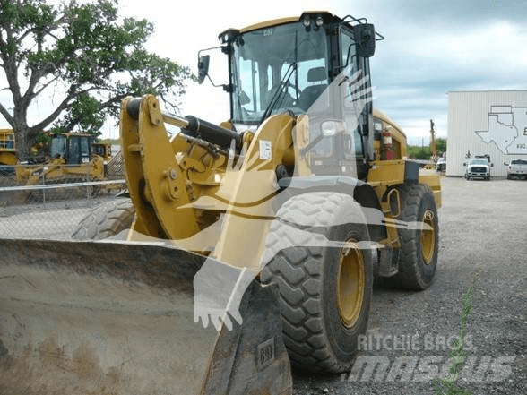 CAT 938M Pale gommate