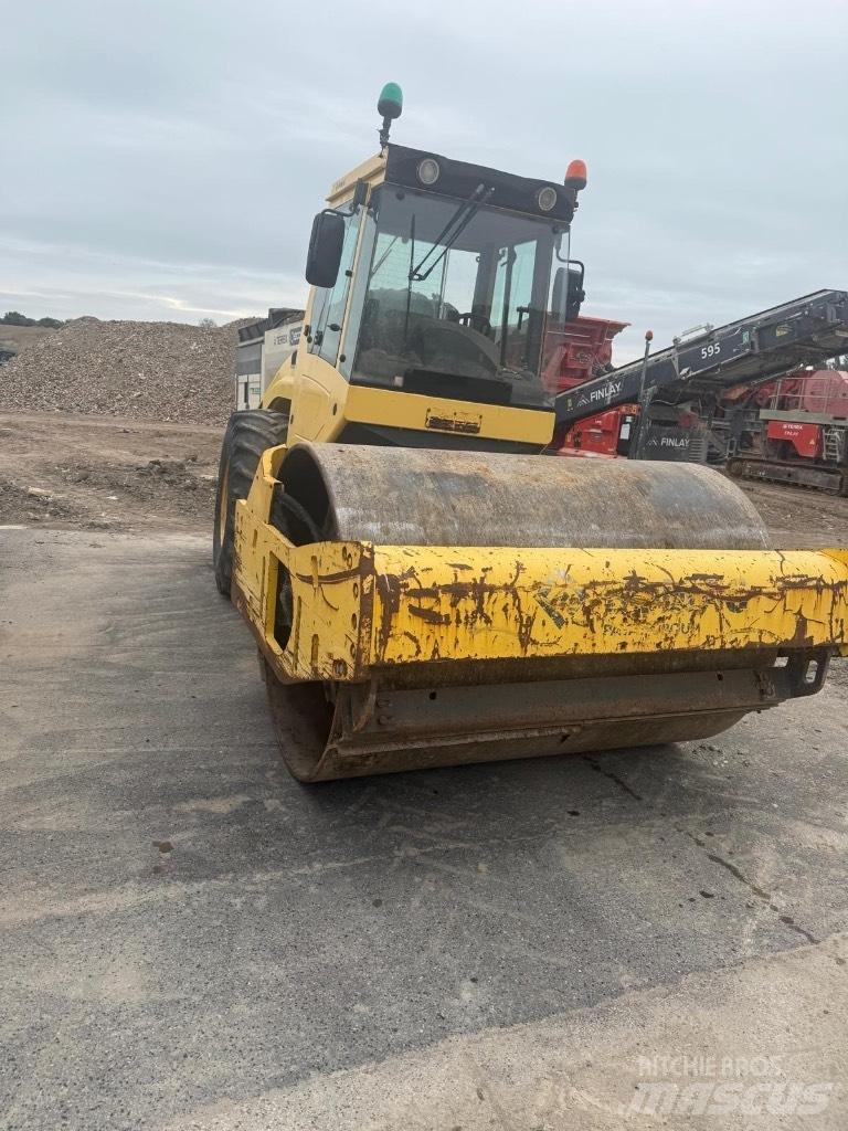 Bomag BW 213 D H-4 Rulli monotamburo