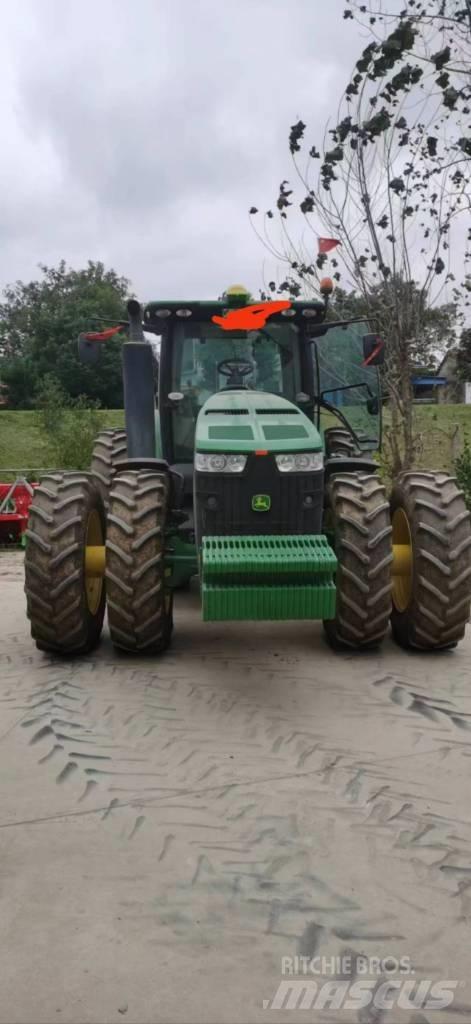 John Deere 8R·3204 Trattori