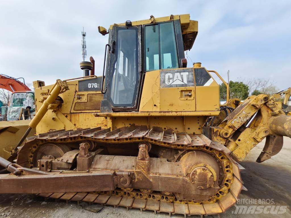 CAT D 7 G 2 Pale gommate