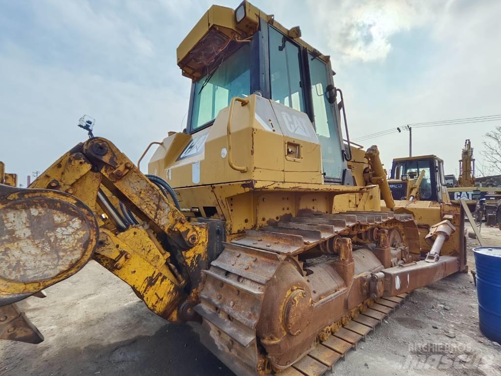 CAT D 7 G 2 Pale gommate