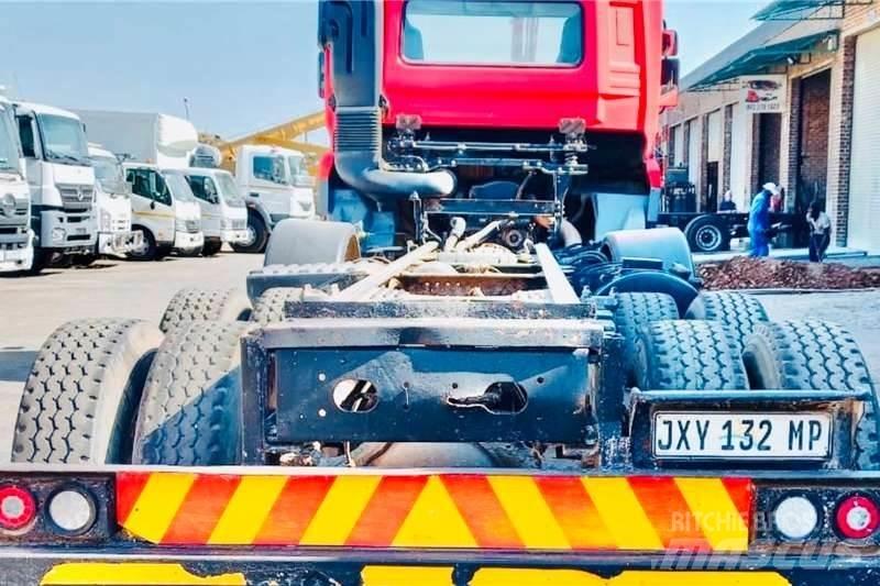 UD CGE 370 8x4 Camion altro