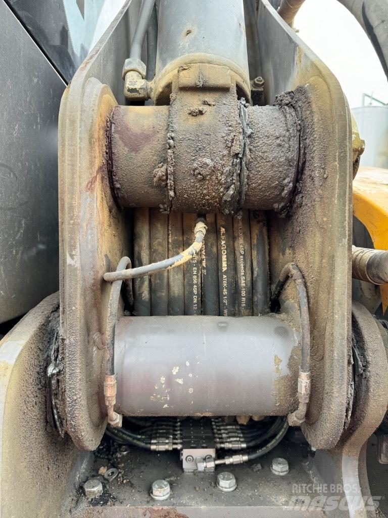 Mecalac 12 MTX Escavatori gommati