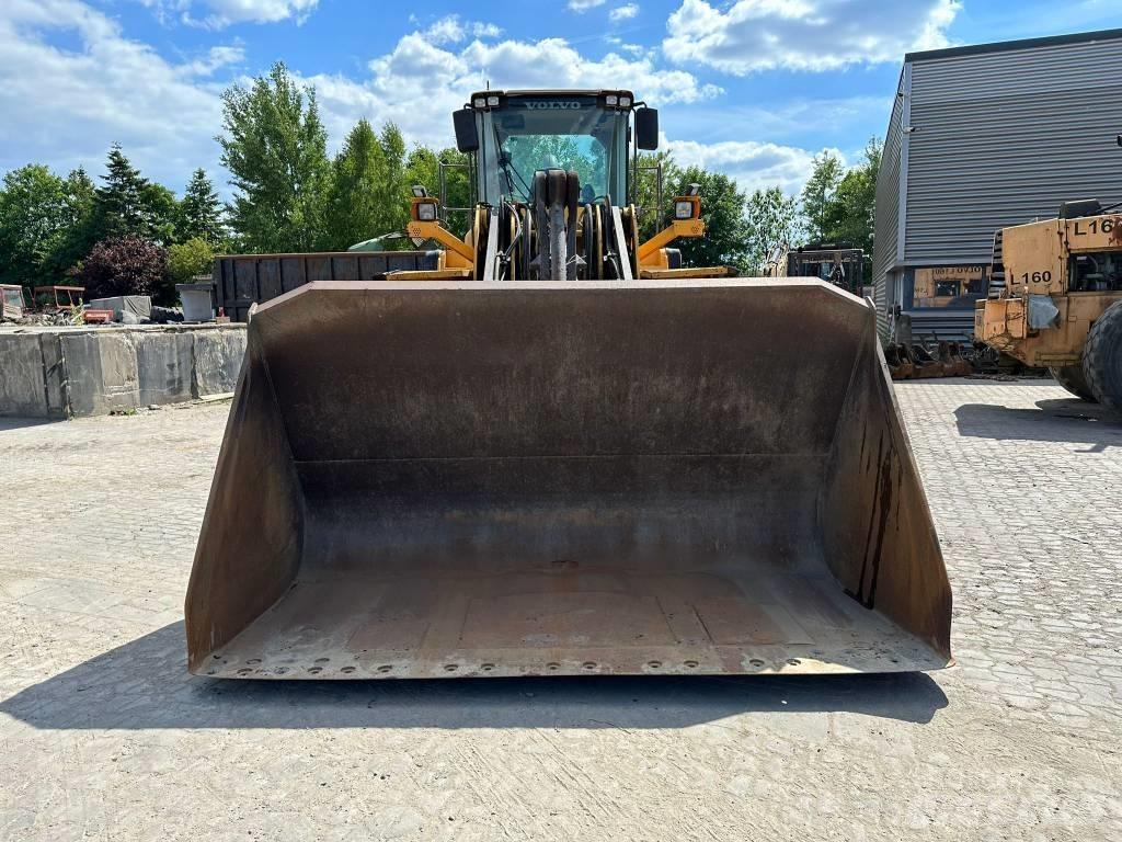 Volvo L180F Pale gommate