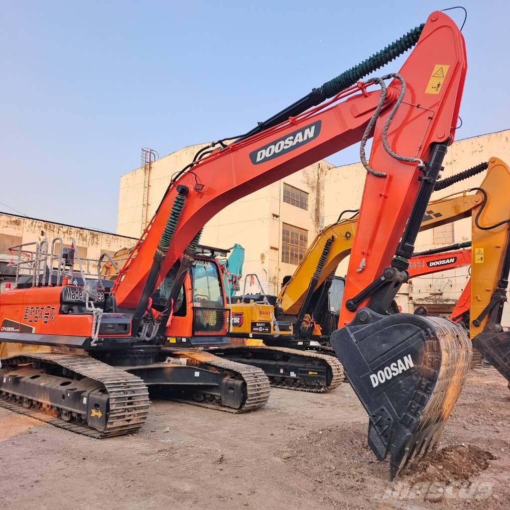 Doosan DX225LC-9C Escavatori cingolati