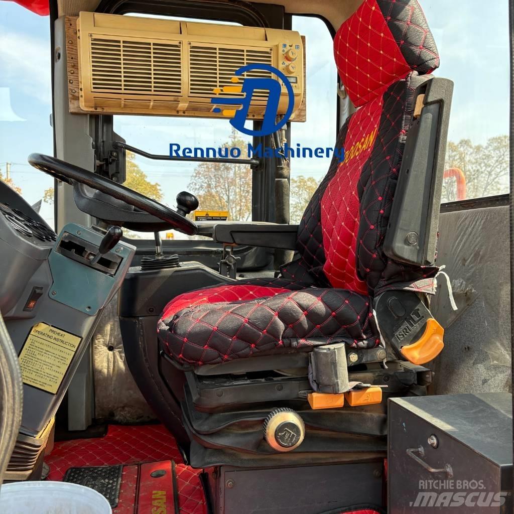 Doosan DL505 Pale gommate