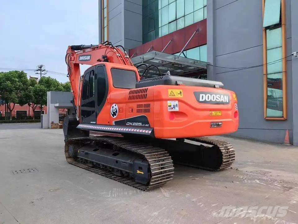 Doosan DX225LC-9C Escavatori cingolati