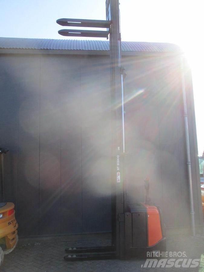 BT SPE 160L Transpallet uomo a terra
