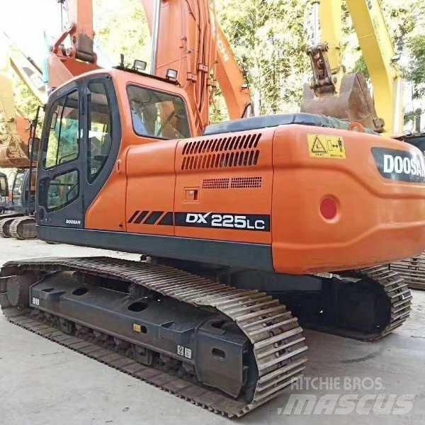 Doosan DX 225 Escavatori cingolati