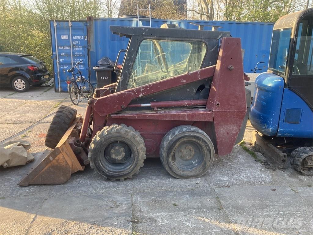 CASE 1840 Mini Pale Gommate