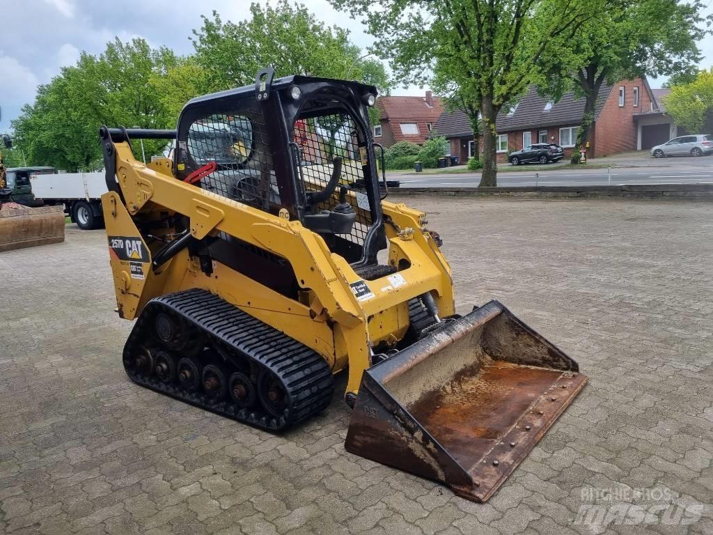 CAT 257 D Mini Pale Gommate