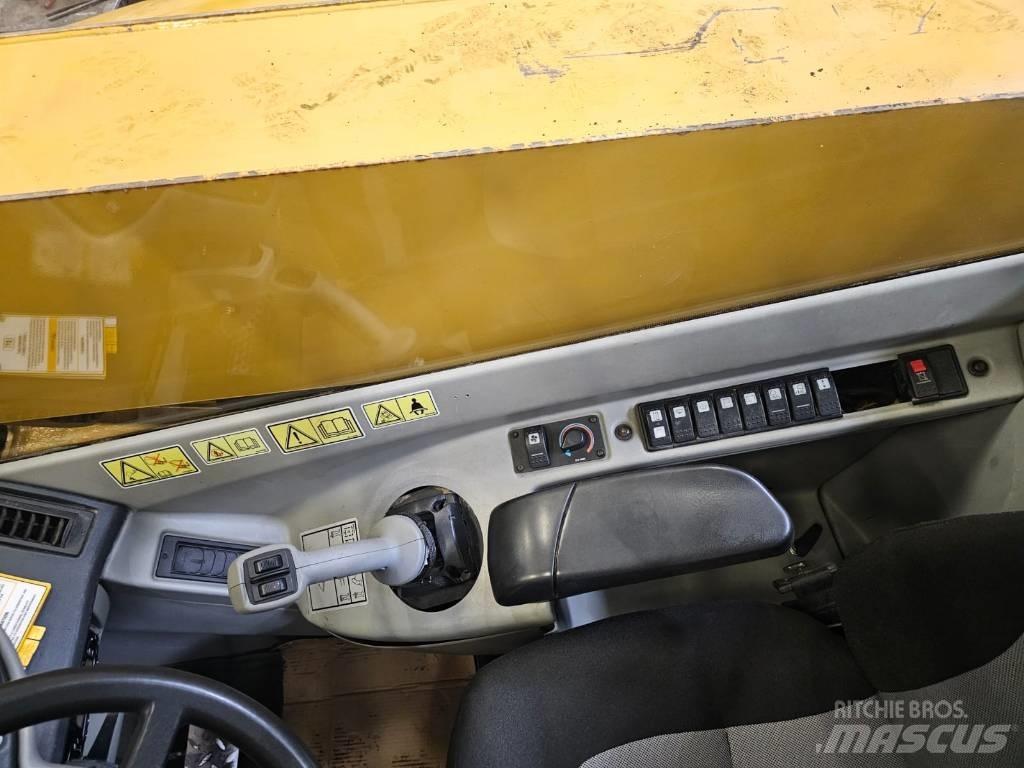 CAT TH330B 2007 Pale gommate