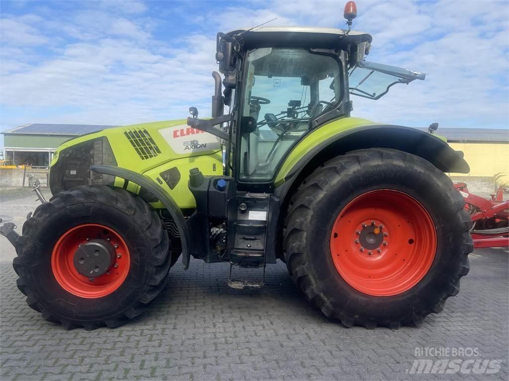 CLAAS AXION 830 Trattori