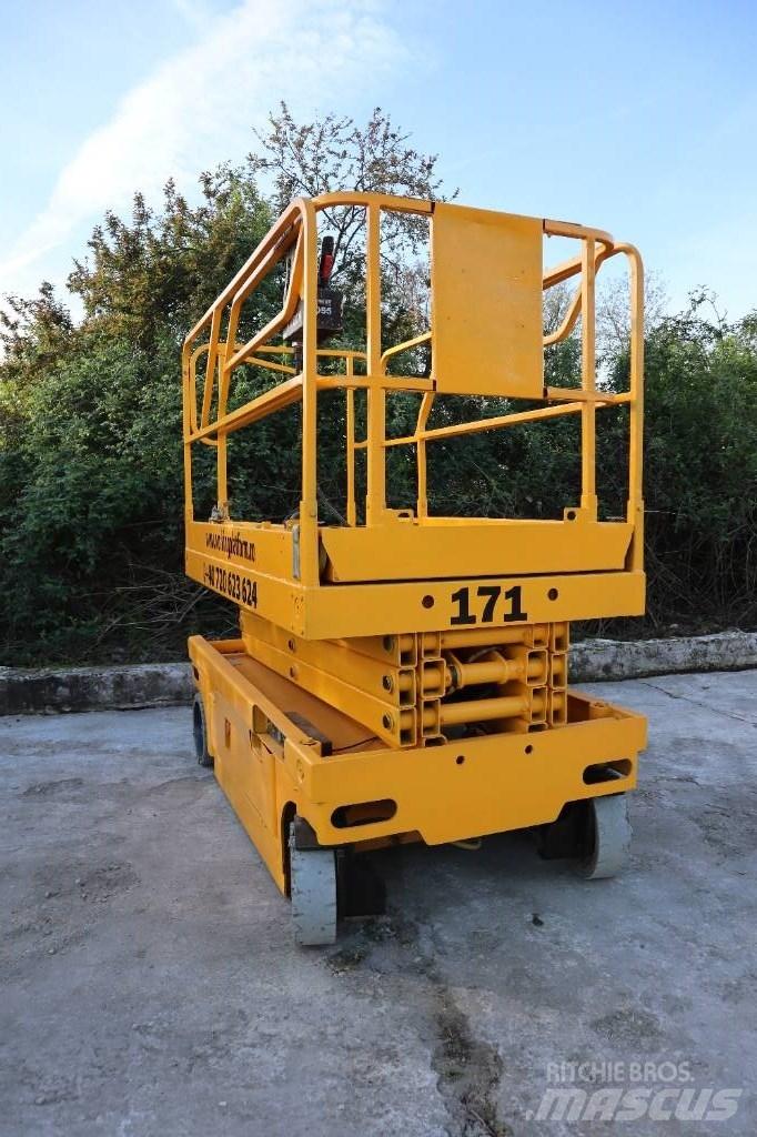 Haulotte Compact 10 Piattaforme a pantografo