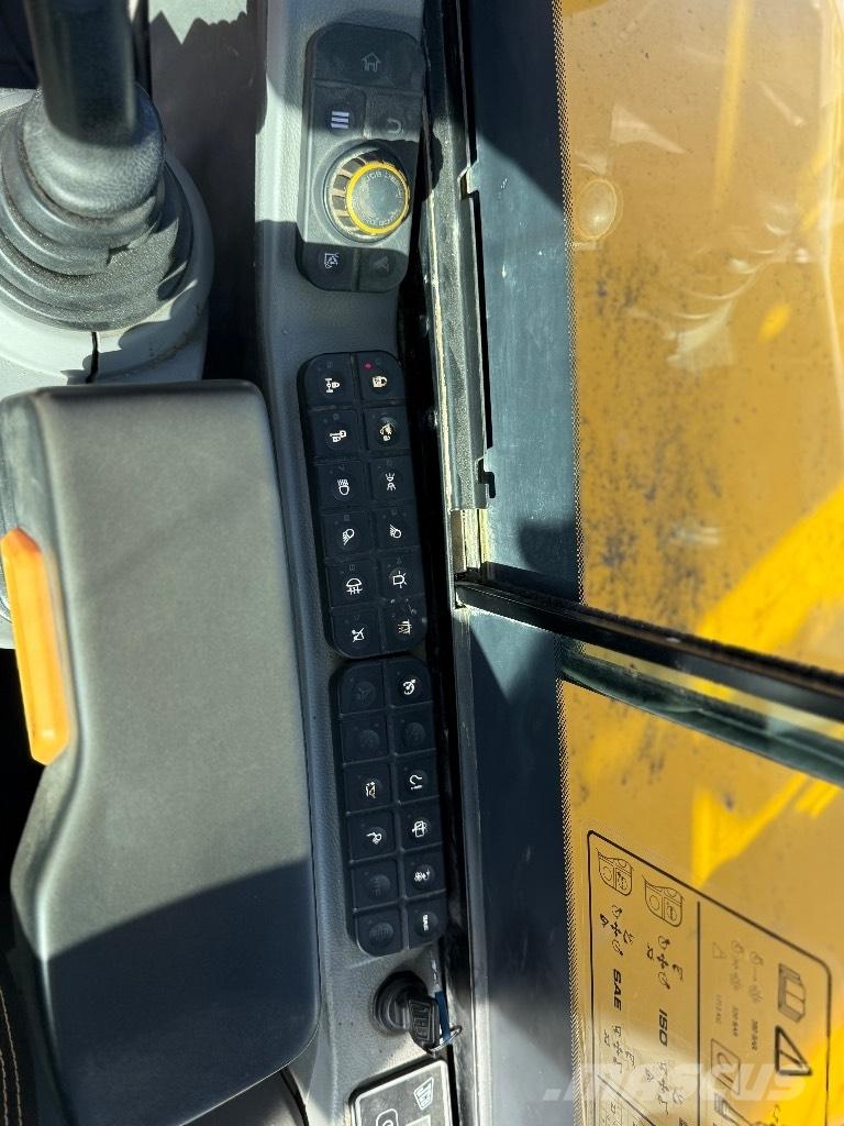 JCB Hydradig Escavatori gommati