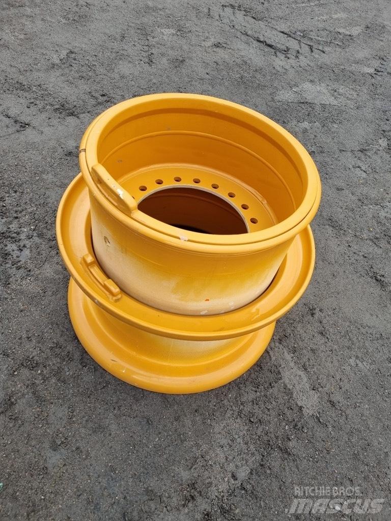 CASE 921 E rims Pneumatici, ruote e cerchioni