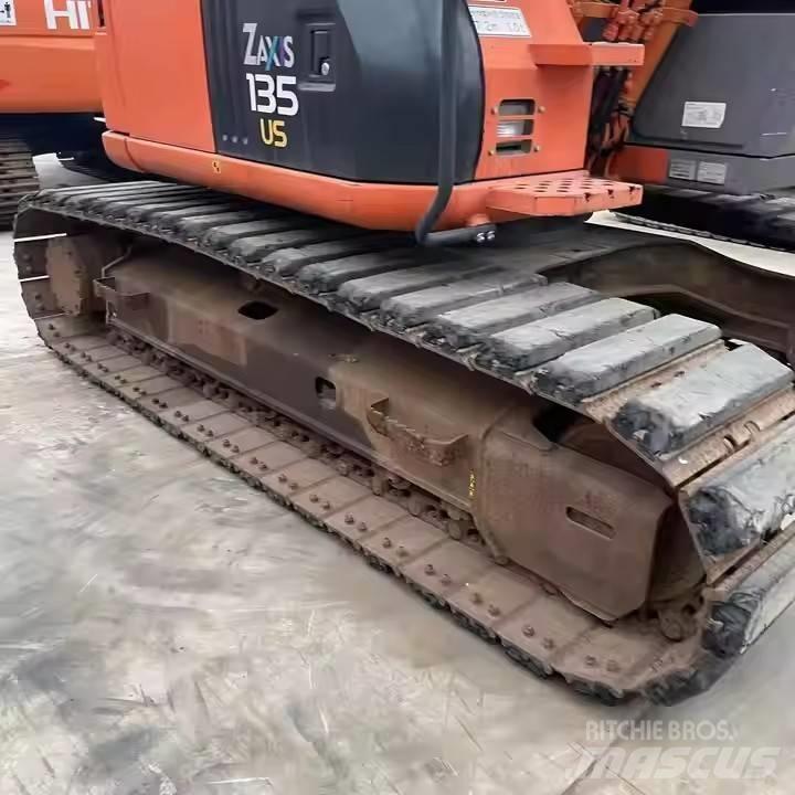 Hitachi ZX135US Escavatori cingolati