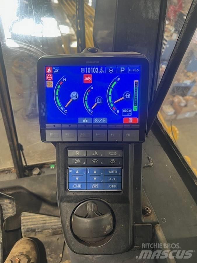 Komatsu PC210LL-10 Caricatronchi con base su rimorchio