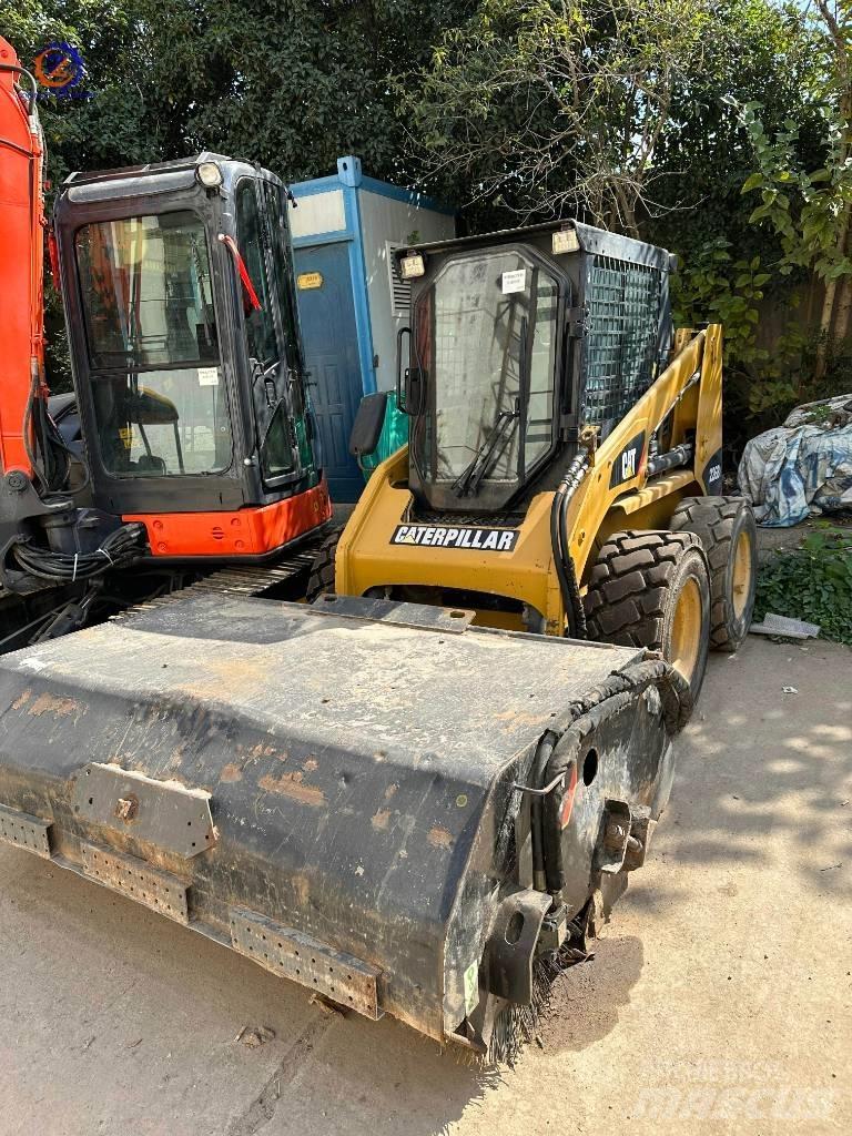 CAT 226 B Mini Pale Gommate