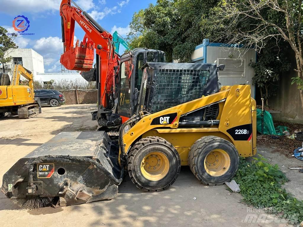 CAT 226 B Mini Pale Gommate