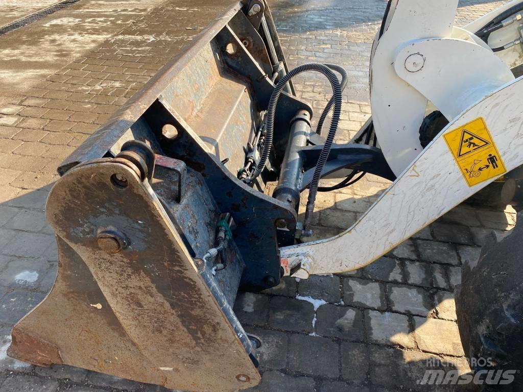 Komatsu WA 70-7 Pale gommate