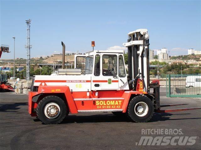 Svetruck 1875-33 Movimentatori per container