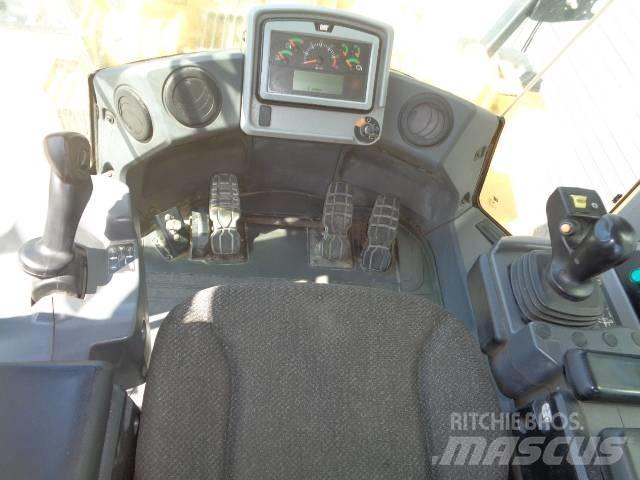 CAT 950M Pale gommate
