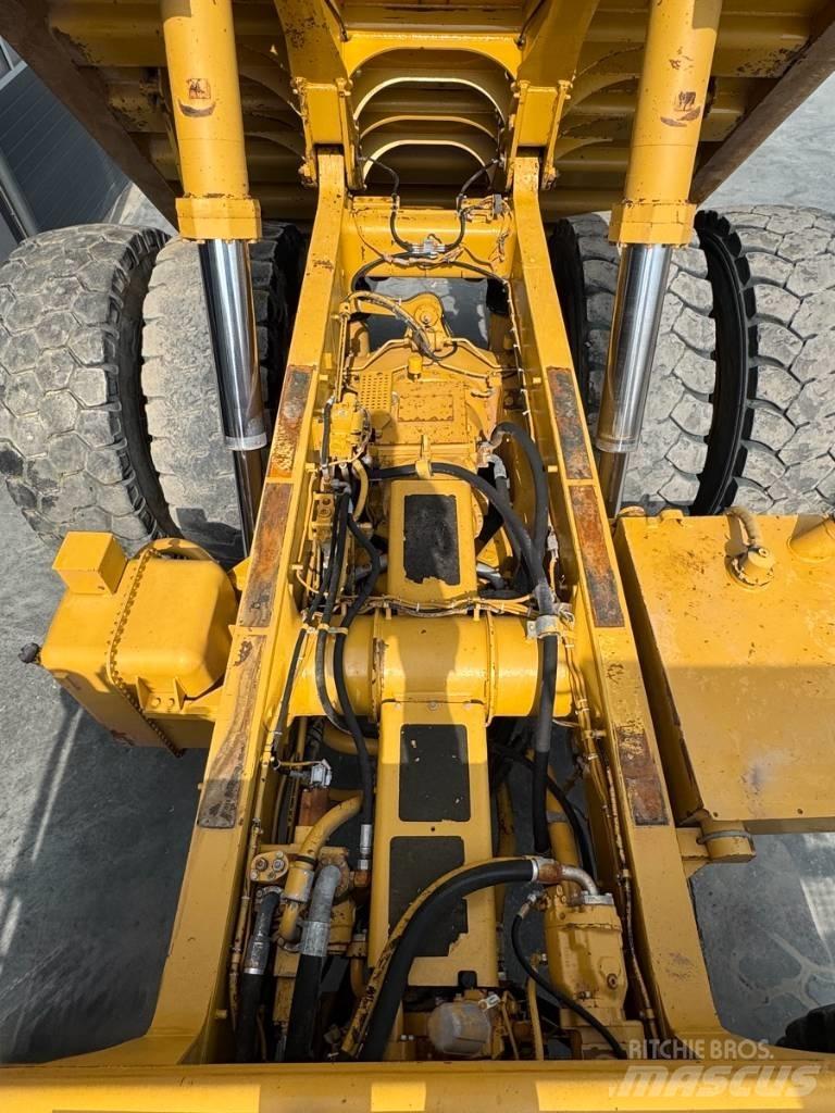 CAT 775 E Dumper a telaio rigido