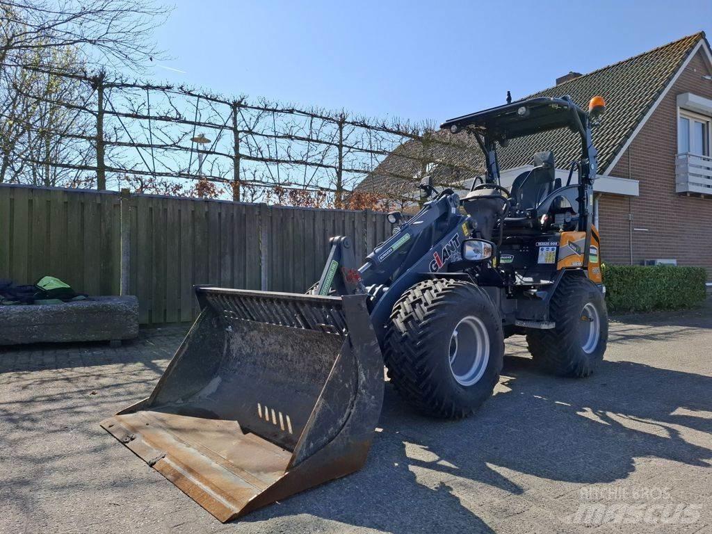 GiANT G2500 Pale frontali e scavatori