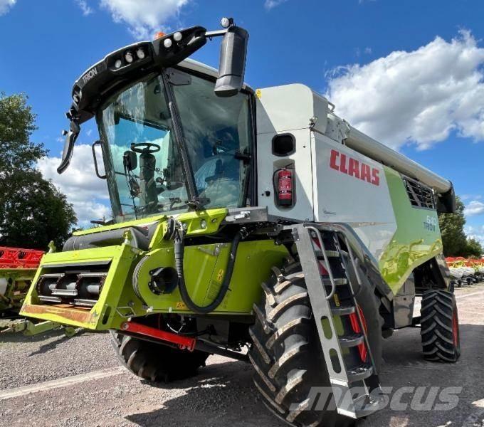 CLAAS TRION 640 Mietitrebbiatrici