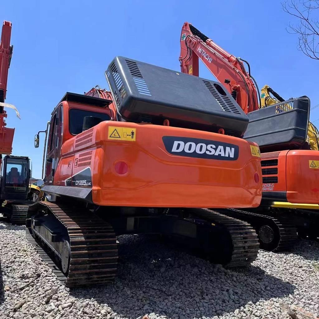 Doosan DX 225 LC Escavatori cingolati