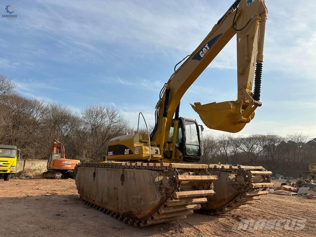 CAT 320 C L Escavatori anfibi
