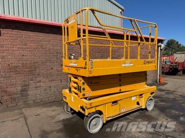 Haulotte Compact 12 Piattaforme a pantografo
