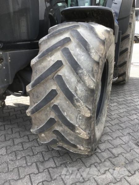 CLAAS AXION 830 Trattori