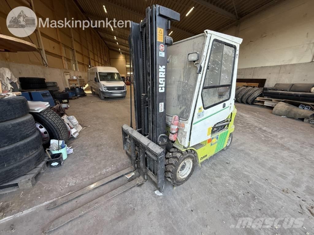 Clark CEM 25 Carrelli elevatori diesel