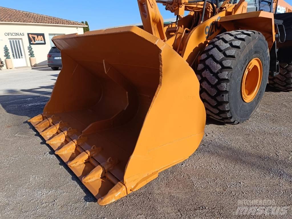 CASE 921 C/2 Pale gommate