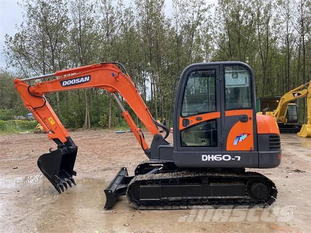 Doosan DH 140 Escavatori gommati